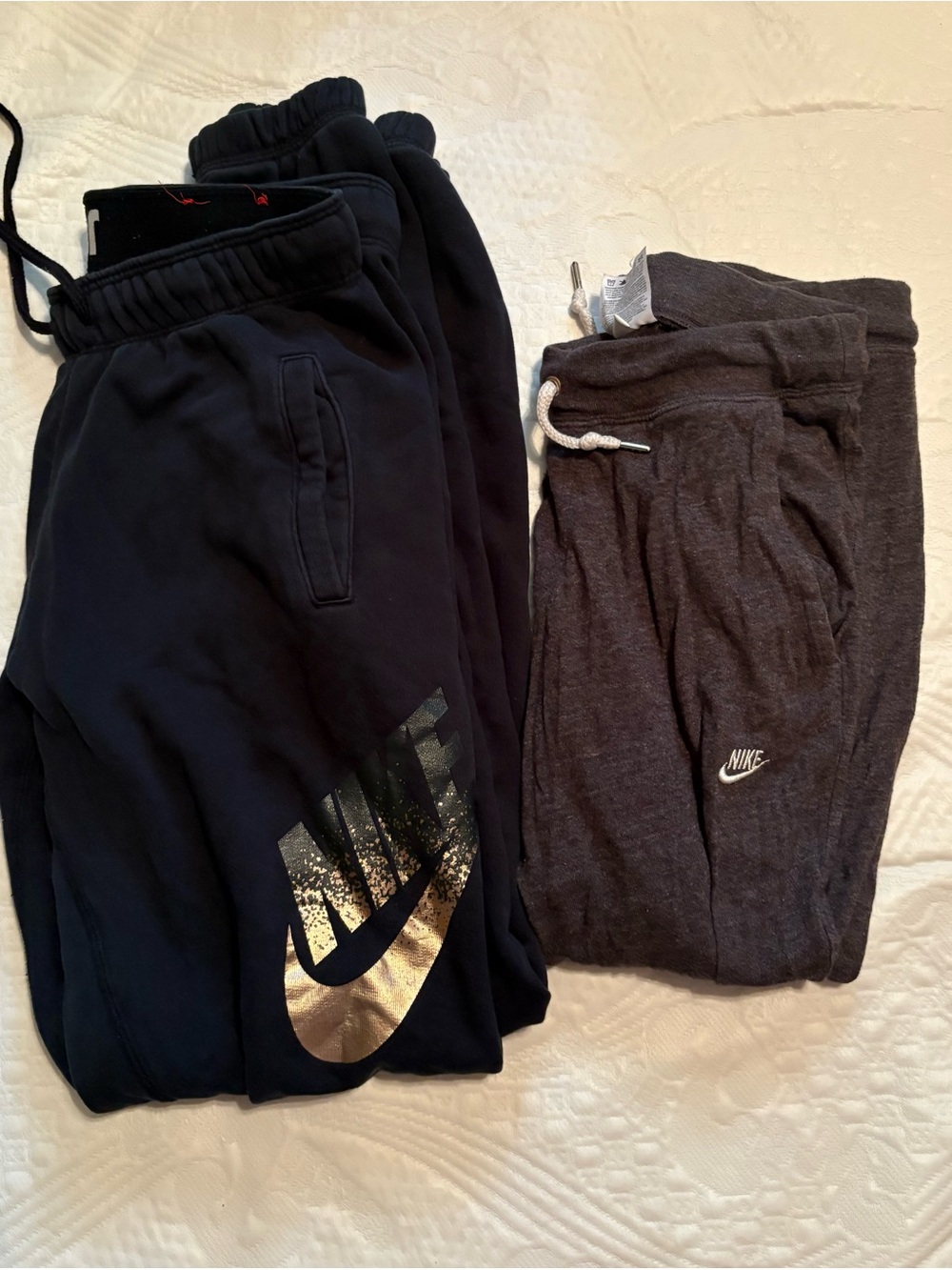 Nike Women’s Jogger Sweatpants Lot Size Small Gray Black 2 Pack
